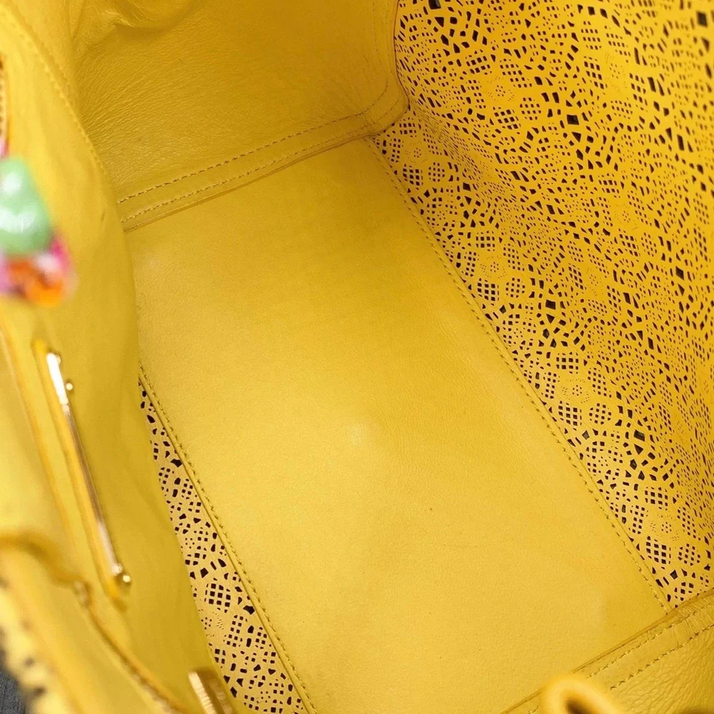 Salvatore Ferragamo two way bag 💯 percent authentic - Picture 8 of 16